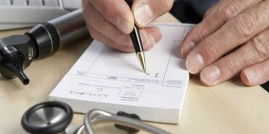 تعرفه‌های پزشکی واقعی و آزادسازی شود/ الزامات برنامه پزشک خانواده در شرایط اقتصادی فعلی