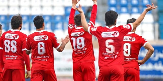 صدرنشینی گل‌گهر با شکست پرسپولیس/ ۶ بازی، ۴ باخت برای سرخپوشان!