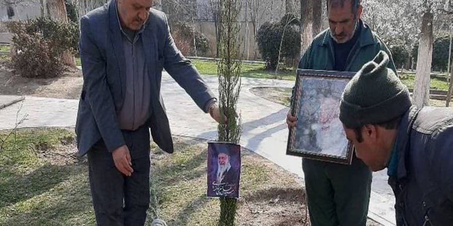 برگزاری آیین ملی و فرهنگی درختکاری با پویش مردمی «به یاد رهبر شهیدم» در منطقه یک