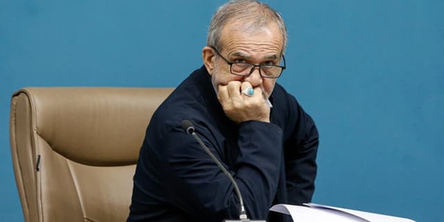 بازدید پزشکیان از مجروحان جنایات جنگی