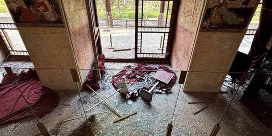 تصاویری از خسارت کاخ چهلستون در حمله به اصفهان