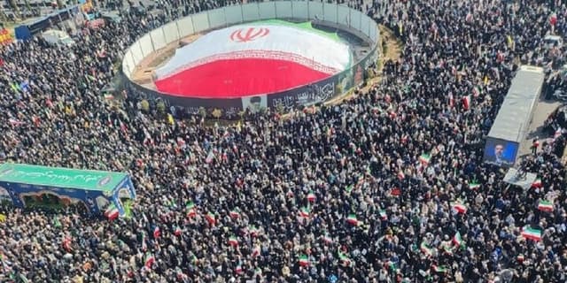 مراسم تشییع قهرمانان «ناو دنا»، «علی لاریجانی» و سردار غلامرضا سلیمانی