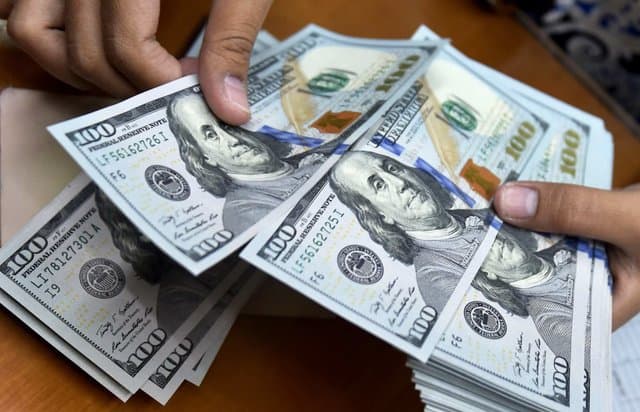 دلار سهمیهای چقدر از بازار آزاد ارزانتر است؟