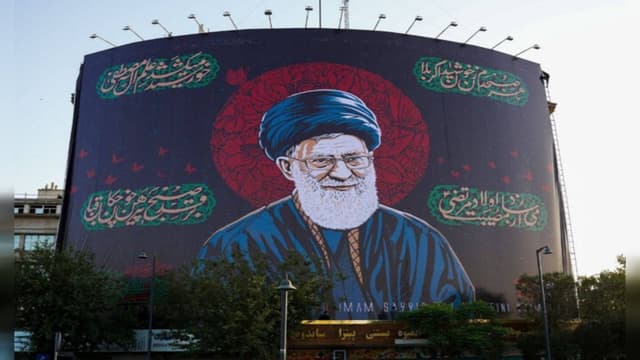 نقشی از غم، خطی از عزم؛ نمادهای آثار گرافیکی تشییع رهبر شهید چه بود؟