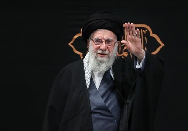 آمادهسازی حرم مطهر امام رضا علیه السلام برای تدفین امام شهید + فیلم