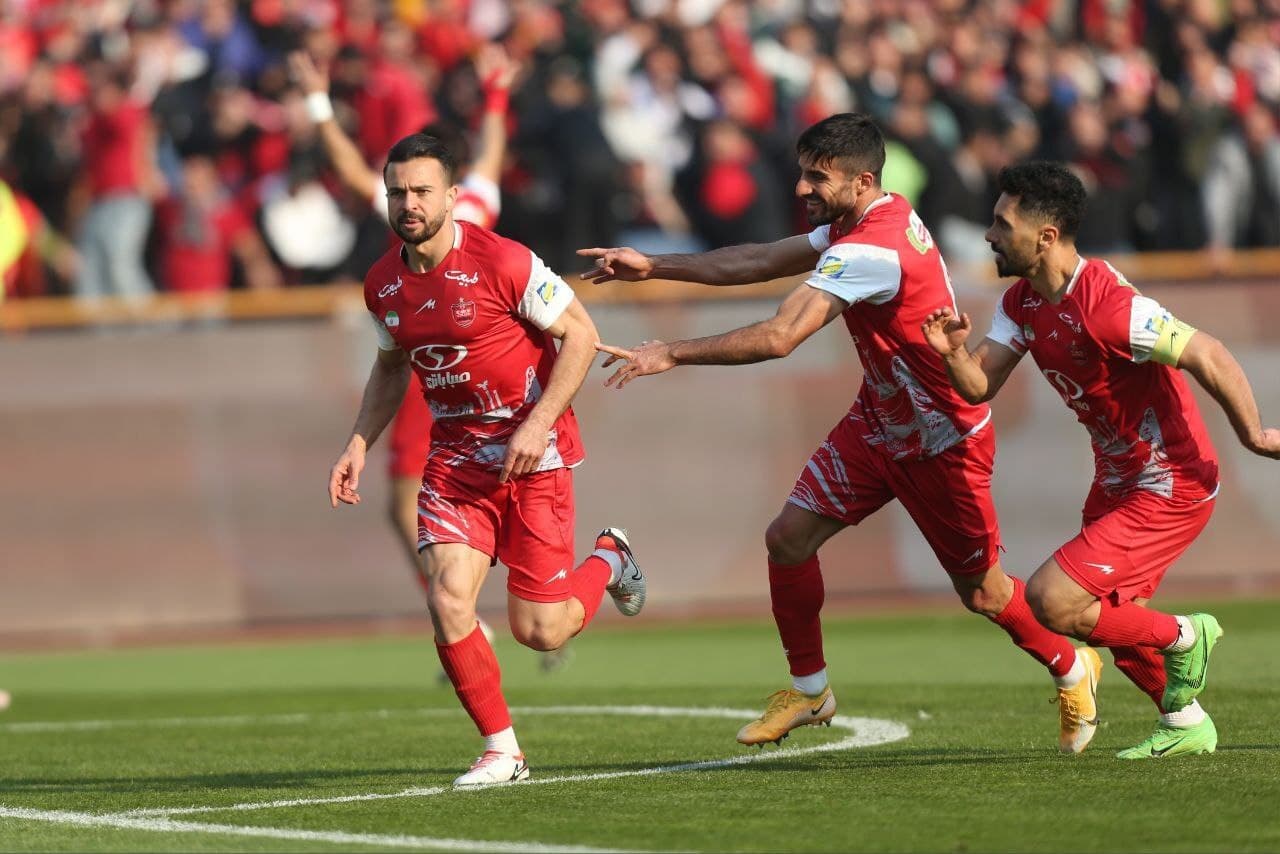 پرسپولیس ۱ - ۰ نساجی مازندران/ بازگشت سرخپوشان به صدر با تک گل محبی