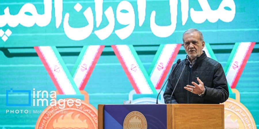 با افراد بی سواد و فرصت طلب به جایی نخواهیم رسید
