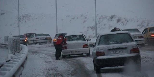 بارش برف و باران در محورهای مواصلاتی ۱۲ استان