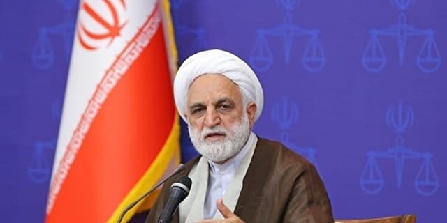 کسانی که اقتصاد کشور را متحول کنند در حصار حمایتی هستند