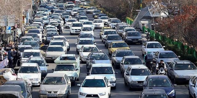 پیشنهاد تداوم شناورسازی ساعت کاری ادارات تا ۱۵ مهر/ سفرهای کاری و تحصیلی؛ علت ۸۸ درصد ترافیک تهران