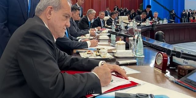 امضای اسناد اجلاس شانگهای از سوی سران کشورها