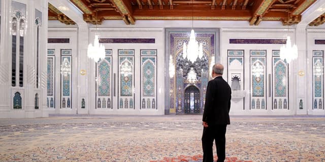 آیا عمر سیاسی مسعود پزشکیان به پایان رسیده است؟ | رئیس جمهور در دو راهی شفافیت یا سکوت