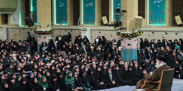 چرا رهبر انقلاب معتقدند که حجاب میتواند سبب گرایش زنان غربی به اسلام شود؟