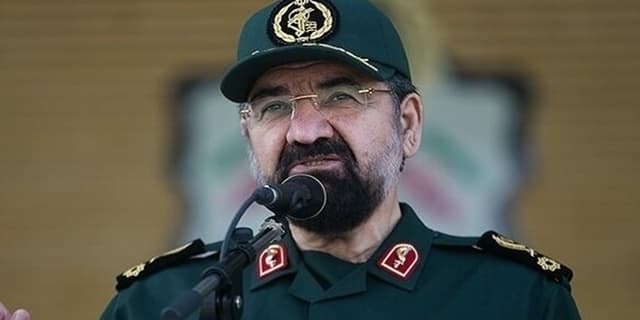 محسن رضایی: عقلای دنیا باید در مقابل جنگ طلبان بایستند
